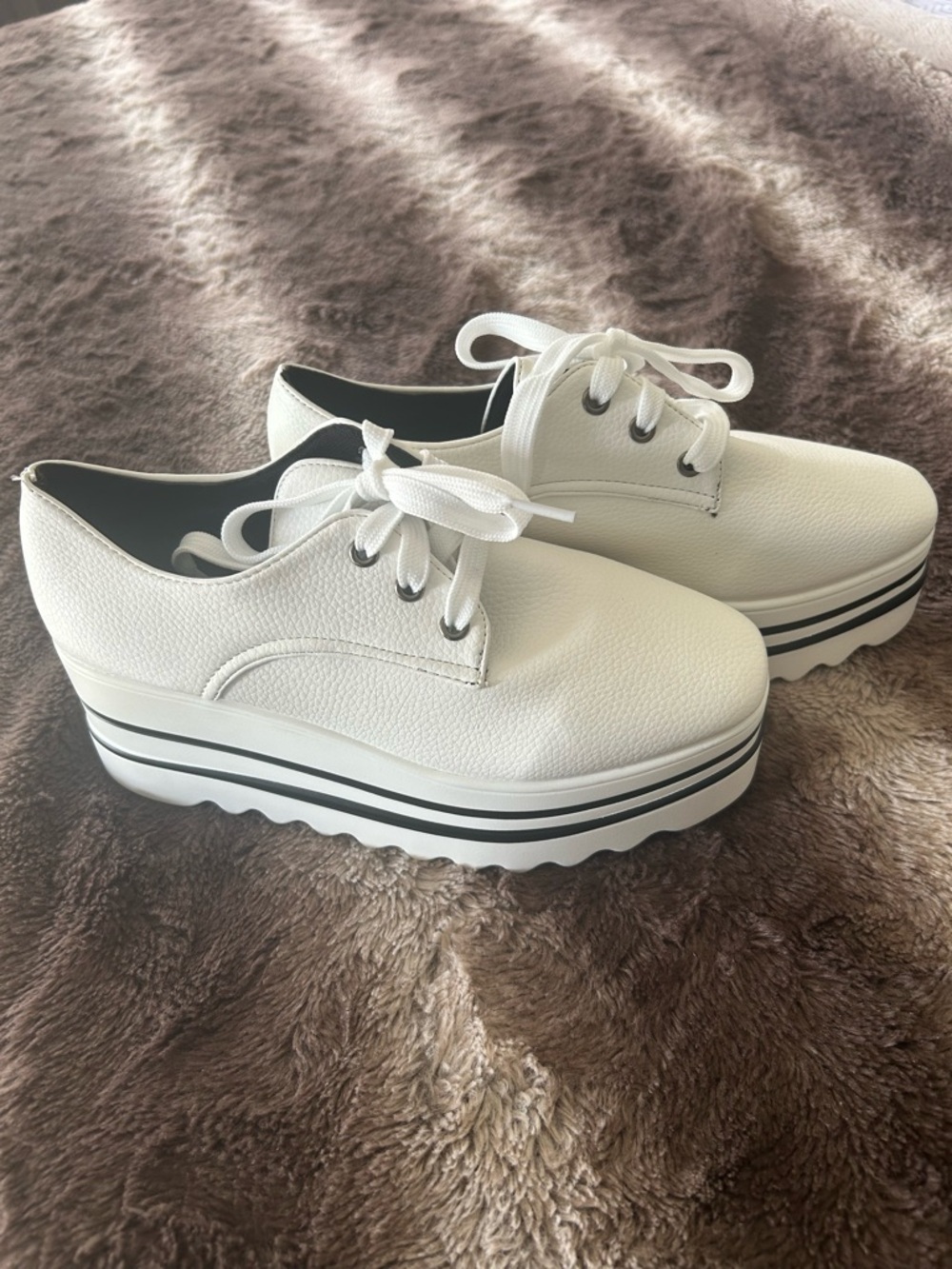 White Platform Lace-Up Women's Sneakers with Striped Sole BRAND NEW